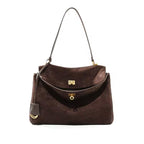 Echtleder Damen Umhaengetasche dunkelbraun aus echtem Rindsleder freigestellt vor weissem Hintergrund