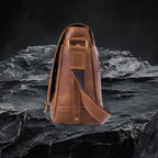 Echtleder Umhängetasche aus echtem Rindsleder – Seitenansicht mit Tragegurt