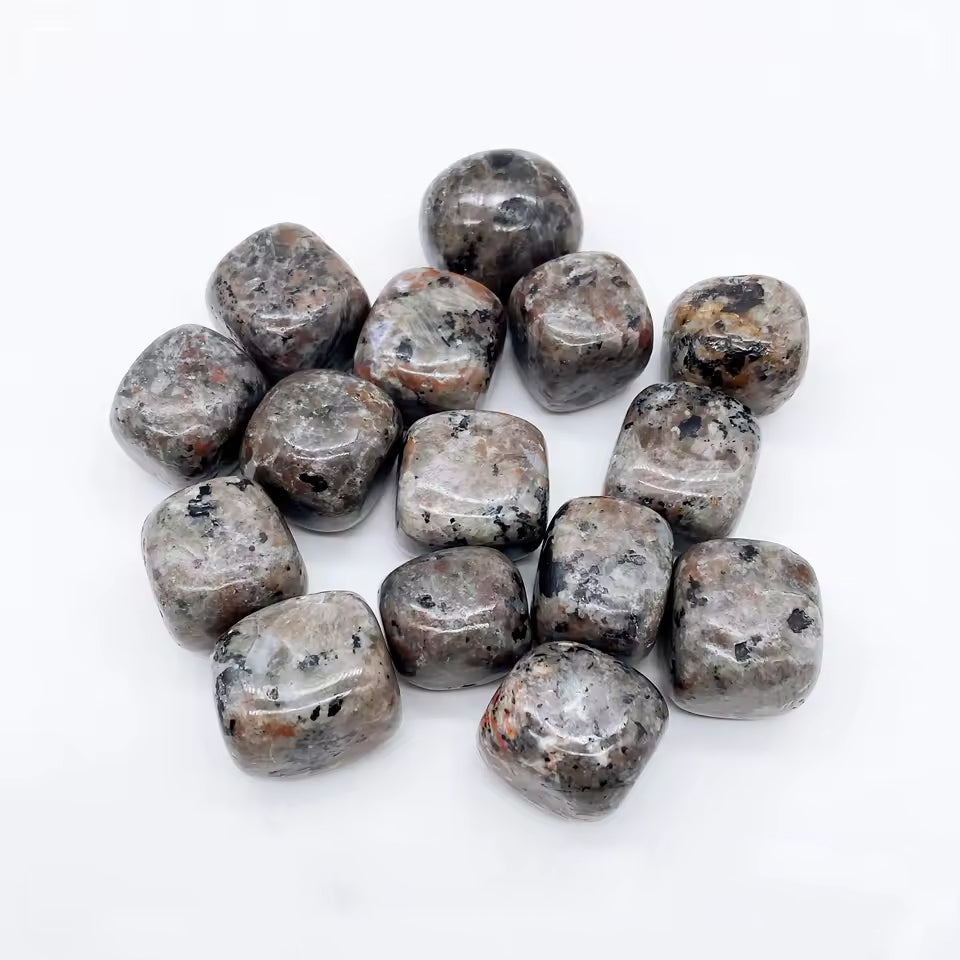 Yooperlite Flammensteine im natürlichen Zustand | Graue Trommelsteine vor UV-Beleuchtung | Mystischer Nordstein | NORDSKULLS