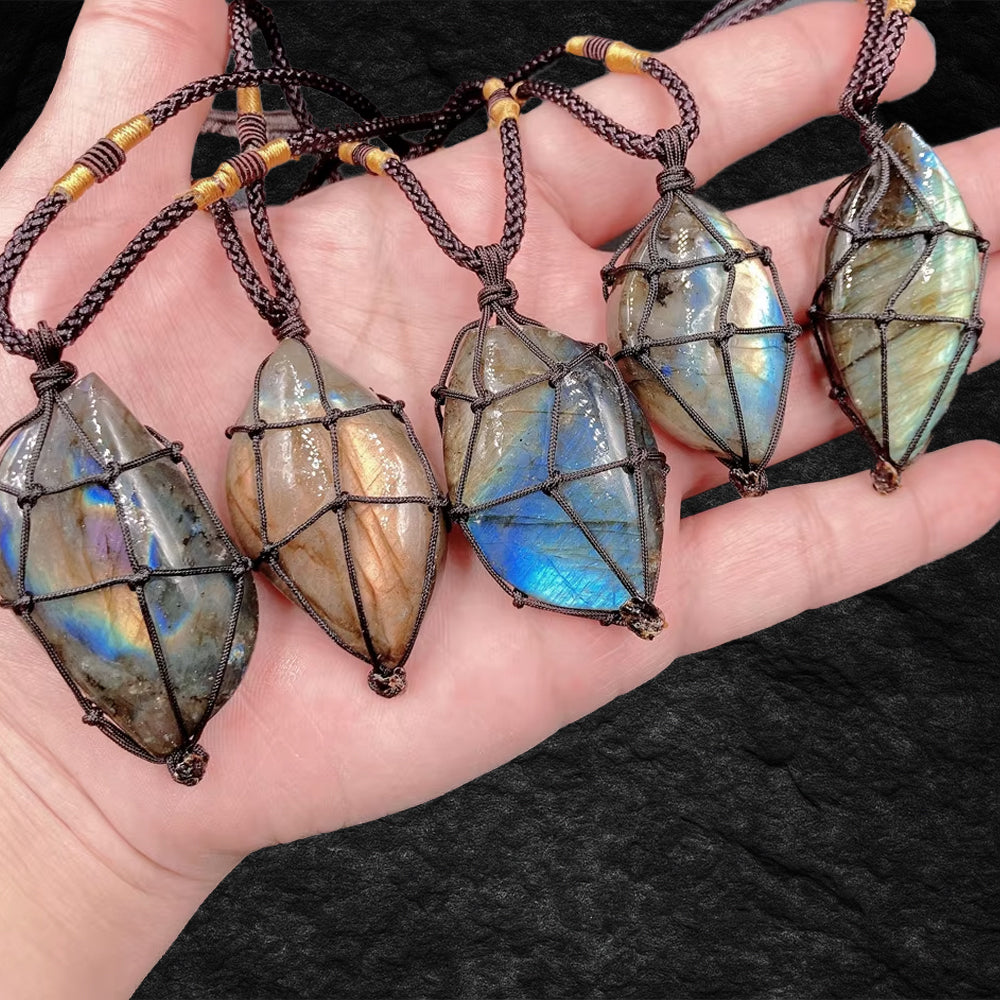 Handgefertigte Wikinger Halsketten mit Labradorit MONDSTEIN Anhängern | Natürliche Farbvariationen aus echtem Kristall | NORDSKULLS