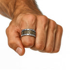 Runen Ring VIKING aus 925 Silber – getragen an einer Faust, massiver Wikinger Silberring mit nordischem Runen-Design, detailreicher Männerschmuck