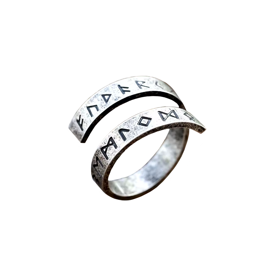 Antiker Wikinger-Ring in Spiralform aus silberfarbenem Metall mit eingravierten Runen auf beiden Bändern. Die Runen verlaufen in zwei Linien rund um den Ring und verleihen ihm ein authentisch nordisches Design. Fotografiert auf weissem Hintergrund.