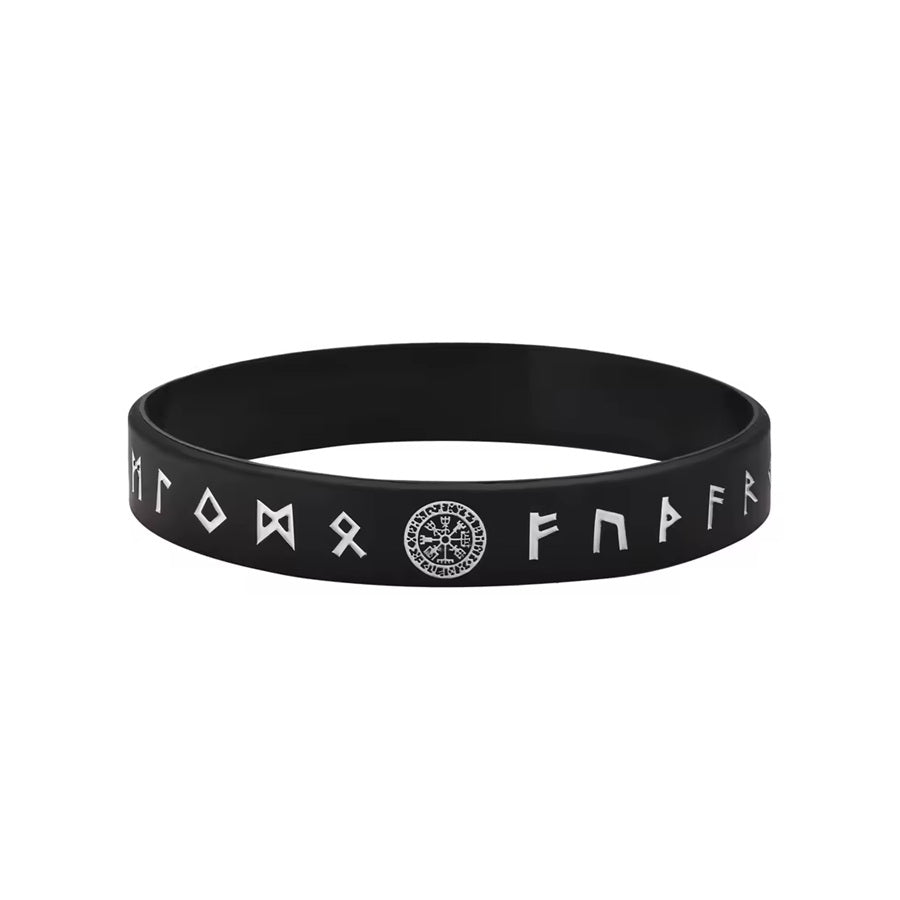 Schwarzes Wikinger-Armband aus Silikon mit weissen Runen und Vegvísir-Symbol auf weissem Hintergrund.
