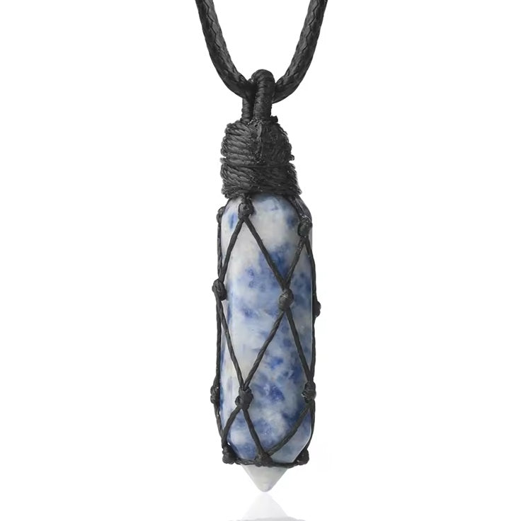 Kristall Anhänger aus weissem Punktblau Naturstein im schwarzen Seil-Wrap, hexagonale Halskette im Wikinger Stil