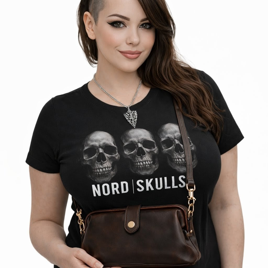 Echtleder Handtasche Damen getragen am Model, hochwertige Damen Handtasche aus Leder in Schwarz