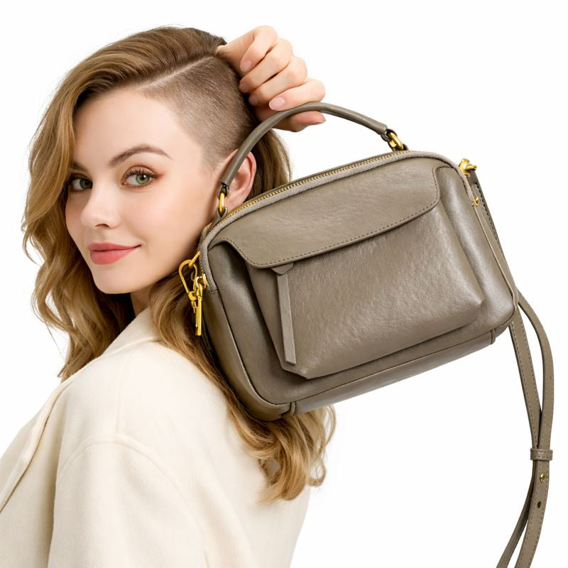 Echtleder Handtasche für Damen aus Rindsleder mit Schultergurt, Modellansicht am Körper