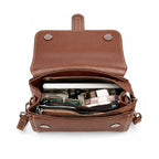 Innenansicht einer Echtleder Handtasche fuer Damen aus braunem Rindsleder mit Faecheraufteilung