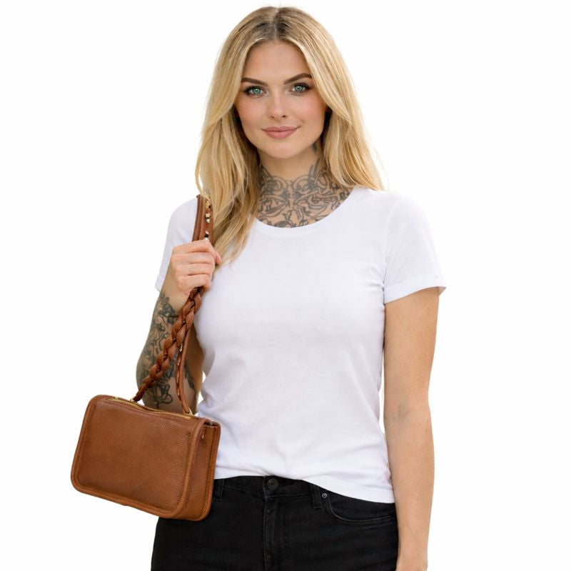 Echtleder Handtasche Damen RUNA getragen als Umhaengetasche