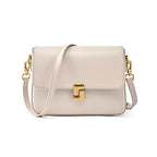 Echtleder Handtasche Damen Weiss aus echtem Rindsleder Detailansicht goldener Metallverschluss hochwertige Verarbeitung