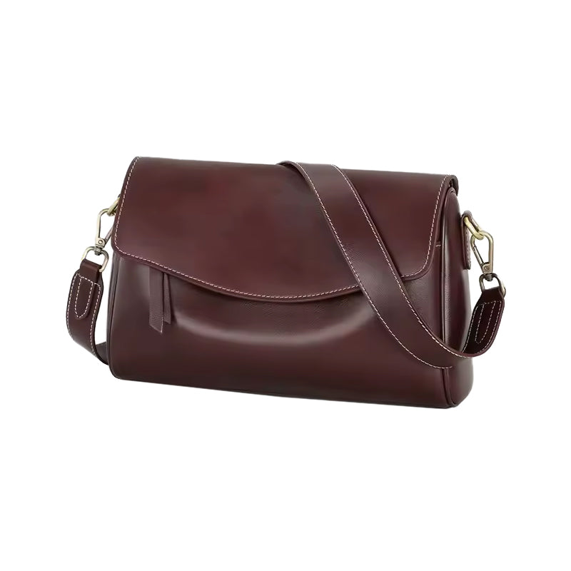 Echtleder Umhängetasche Damen in Braun aus echtem Leder auf weissem Hintergrund