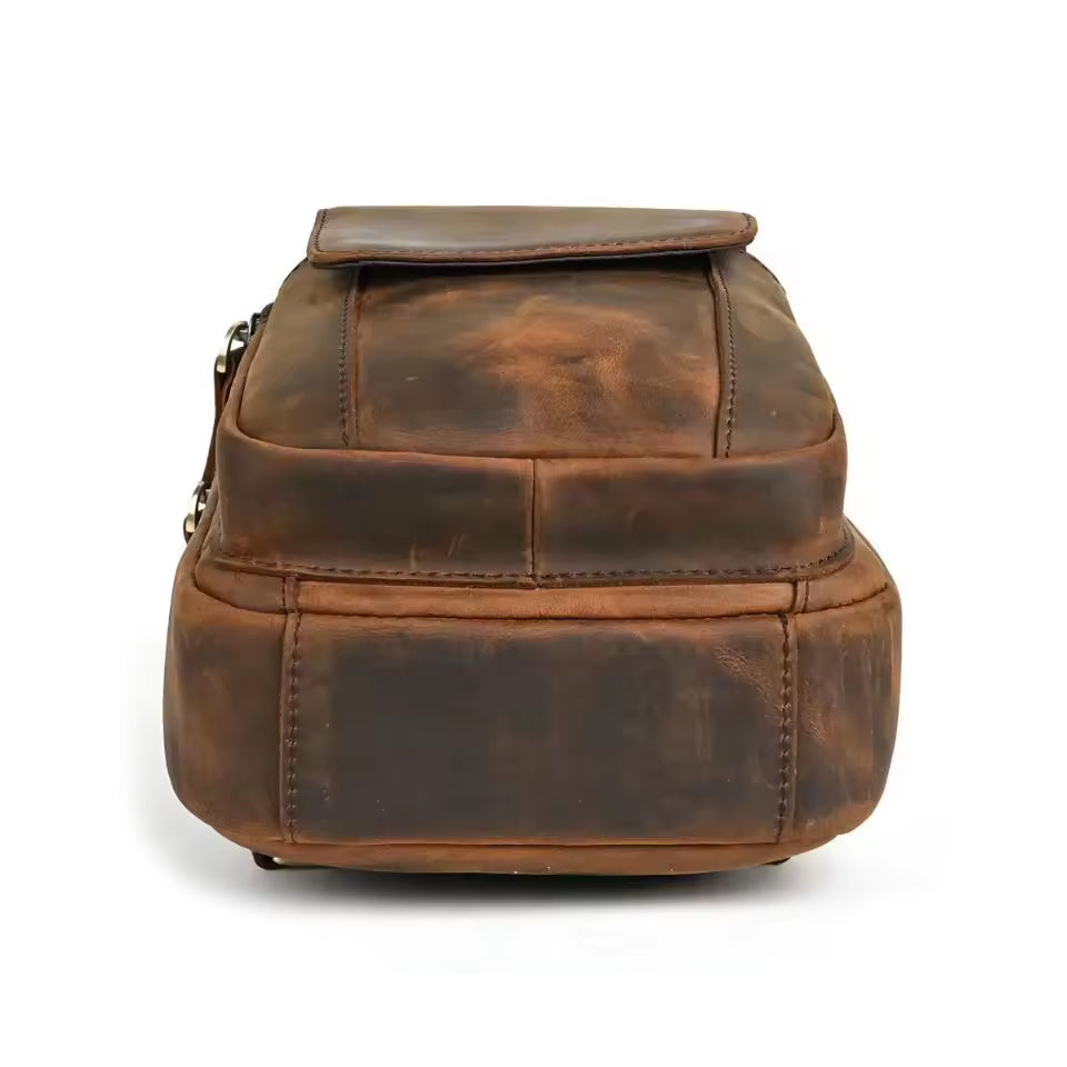 Echtleder Umhängetasche Herren Bodenansicht mit stabiler Lederverarbeitung