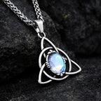 Halskette Damen Triquetra Anhänger aus Edelstahl mit blauem Stein in Seitenansicht