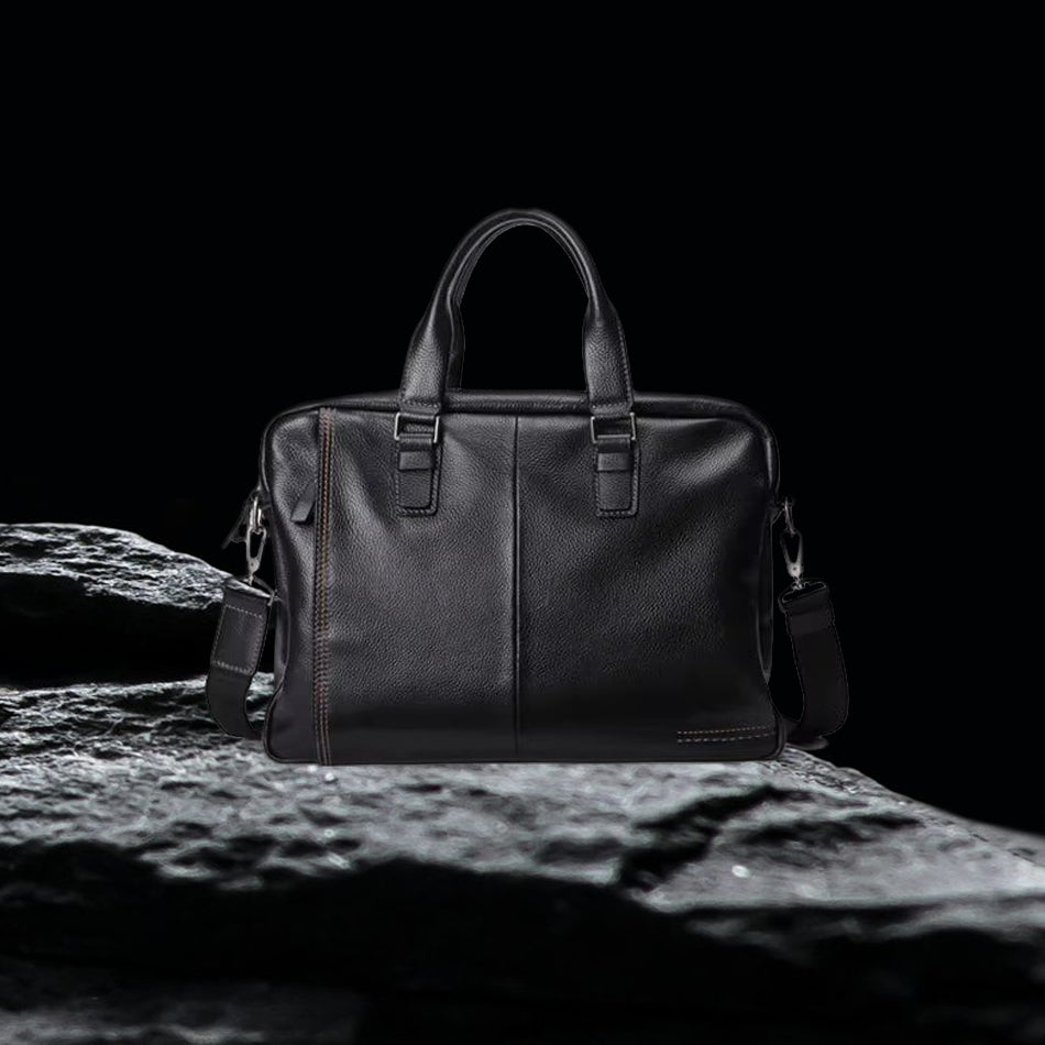 Herren Echtleder Tasche schwarz, Business Ledertasche aus echtem Leder auf schwarzem Felsen