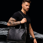 Herren Echtleder Tasche schwarz, stilvolle Business Ledertasche aus echtem Leder getragen