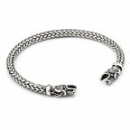 Wikinger Armring aus 925 Silber mit Wolfskopf, geflochtenes Design, freigestellt auf weissem Hintergrund